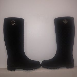 Tommy Hilfiger black boots!